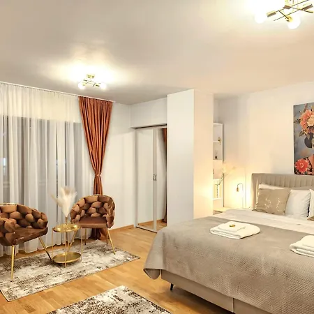 The Solstice Nest - Center