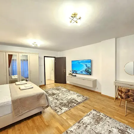 The Solstice Nest - Center