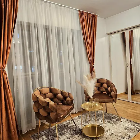 The Solstice Nest - Center