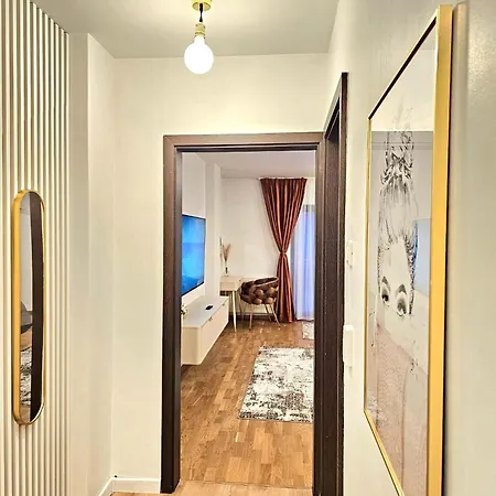 The Solstice Nest - Center Apartment