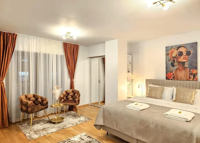 The Solstice Nest - Center