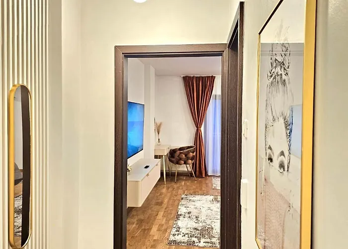 The Solstice Nest - Center Apartment