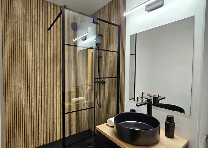 The Solstice Nest - Center Apartment