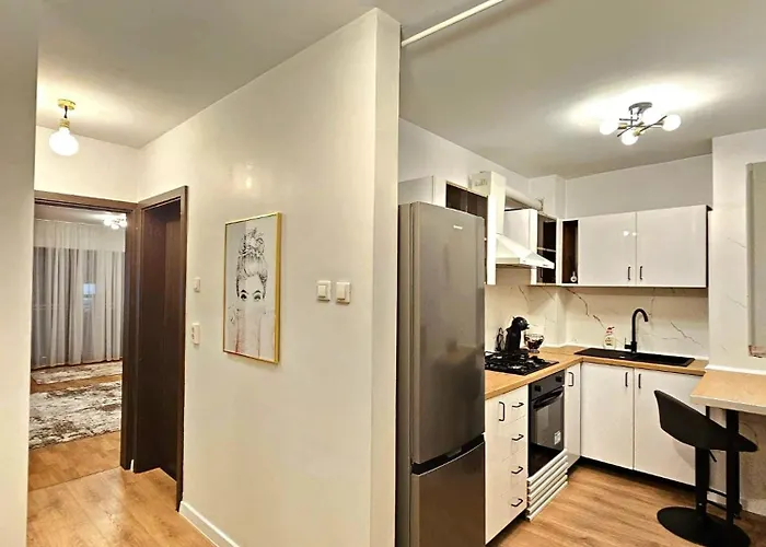 The Solstice Nest - Center Apartment *